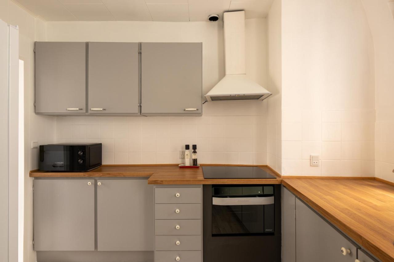 Central 2BR Apartment Sleeps 7 - 5