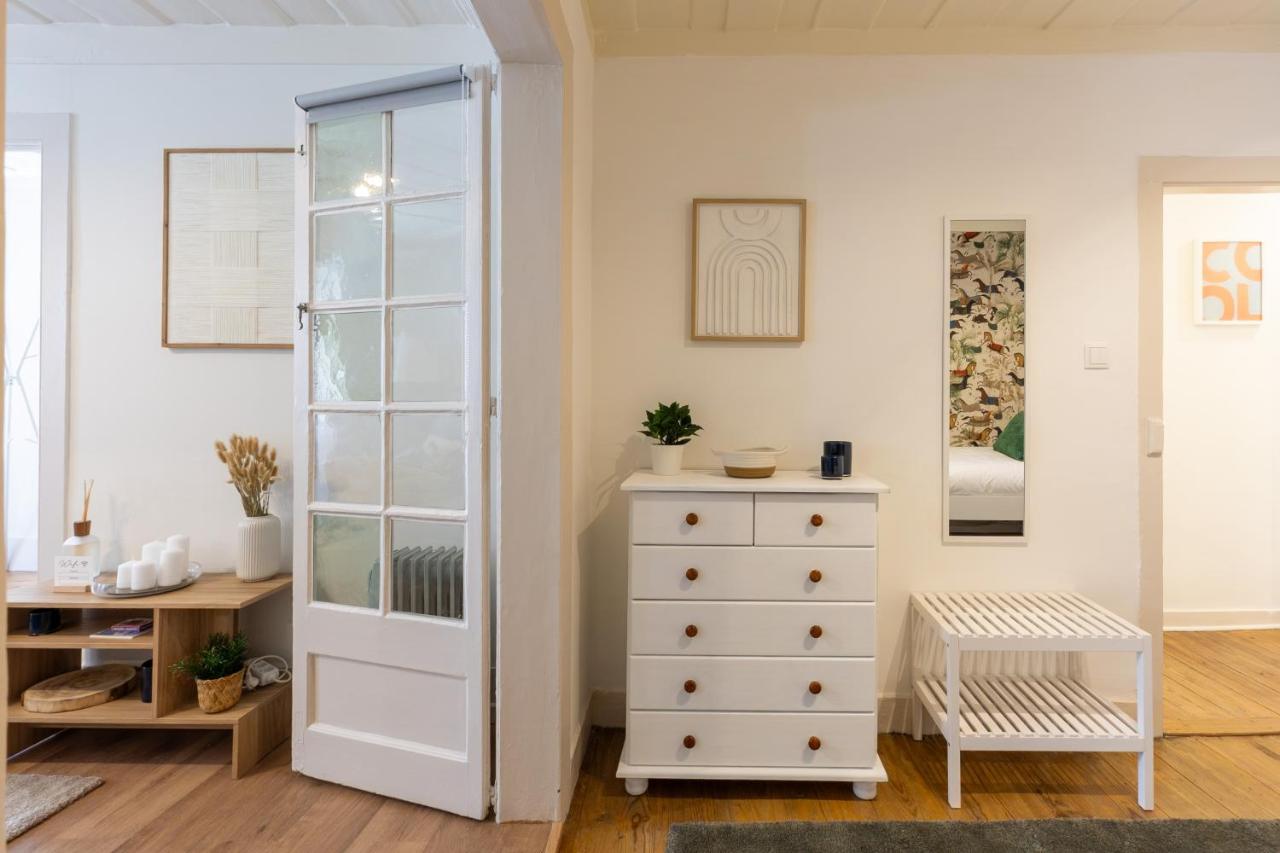 Barroca 52-T2 with terrace in Bairro Alto, Lisbon - 4