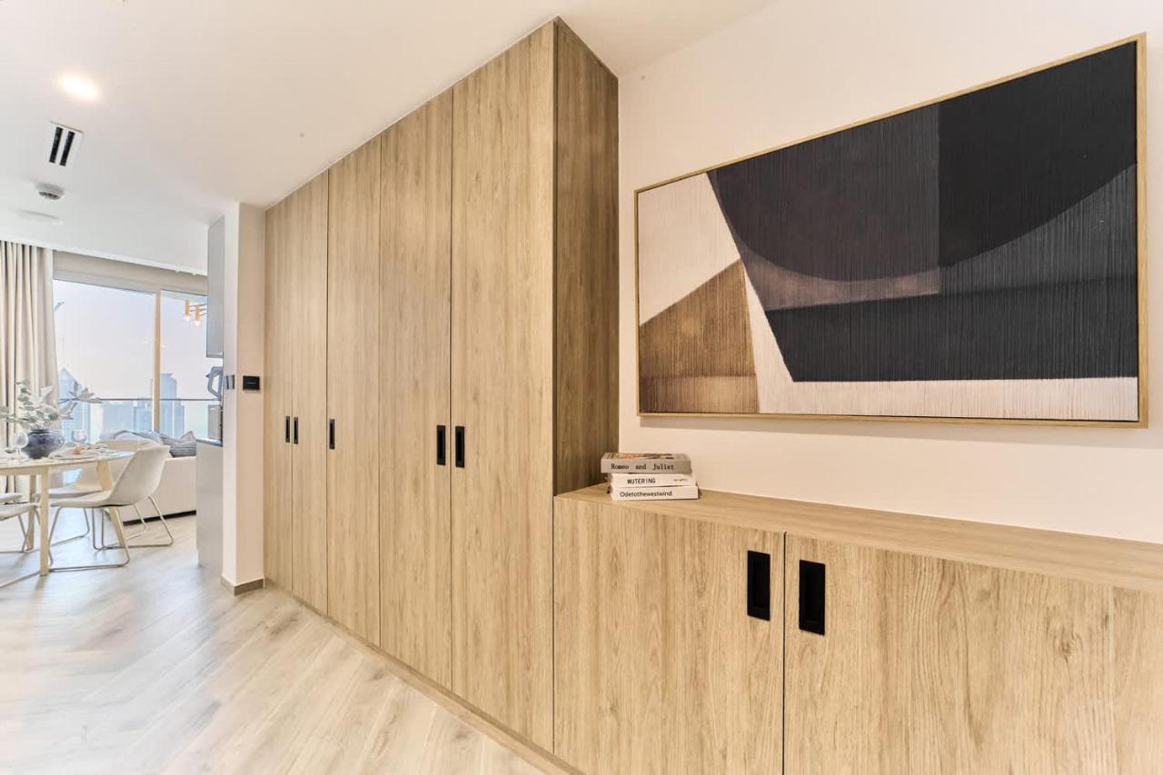 High Floor 1BR Burj View Apartment by fam Living - 5