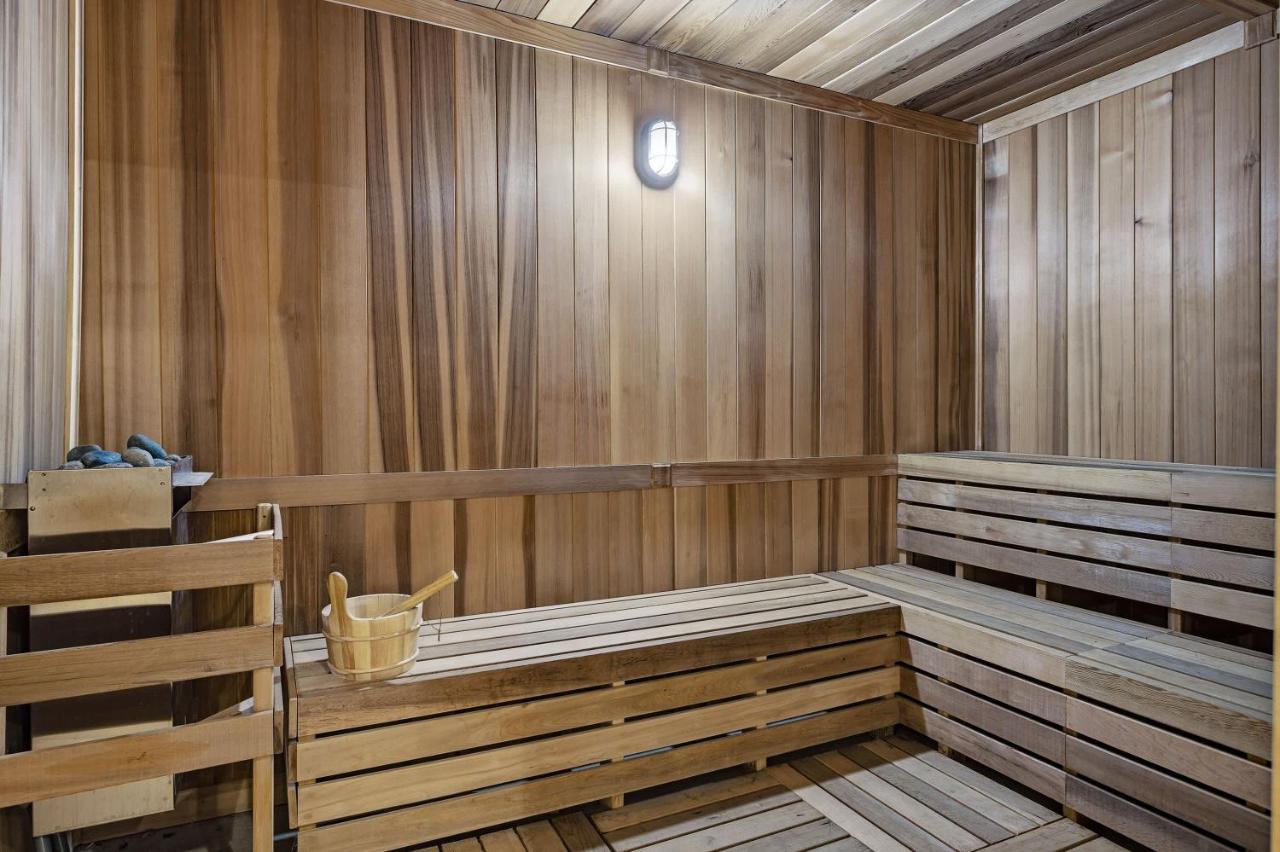 Upscale Downtown Condo Pool Gym & Skyline Views - 5