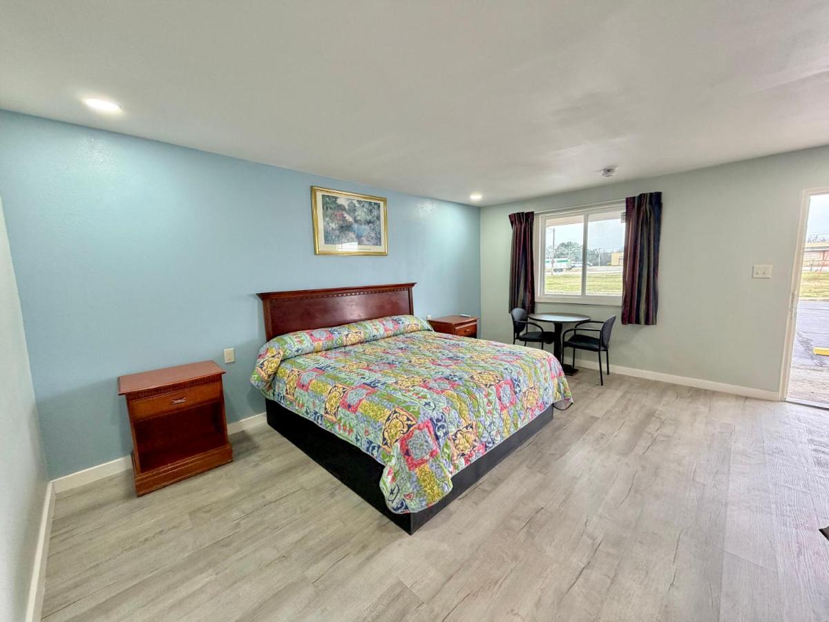 Deluxe Inn — photo 10