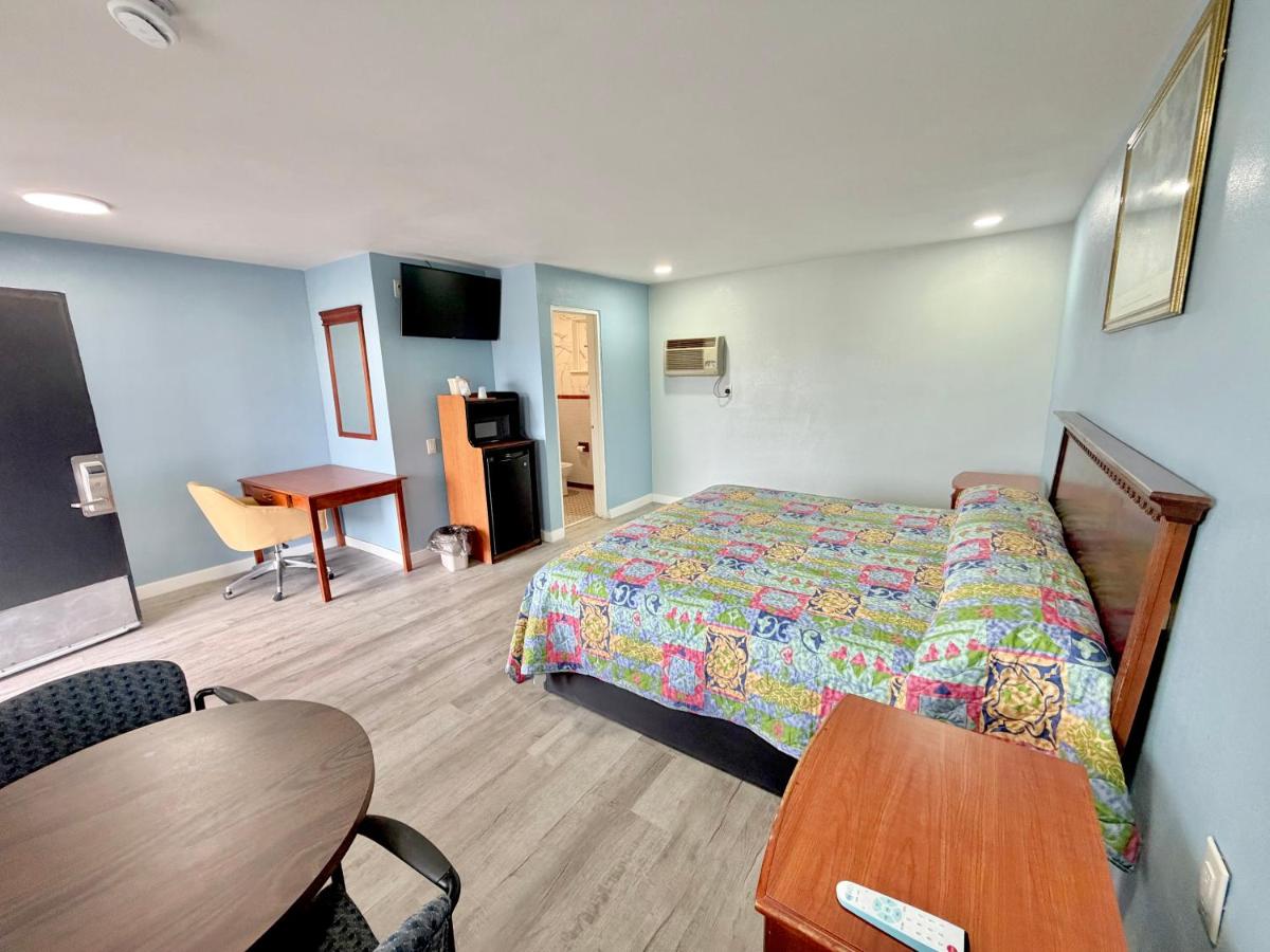 Deluxe Inn — photo 2