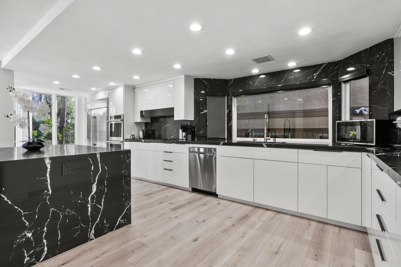 Sleek 7BR Exquisite Estate Resort Pool, Sauna, Spa 6500 SQF - 5