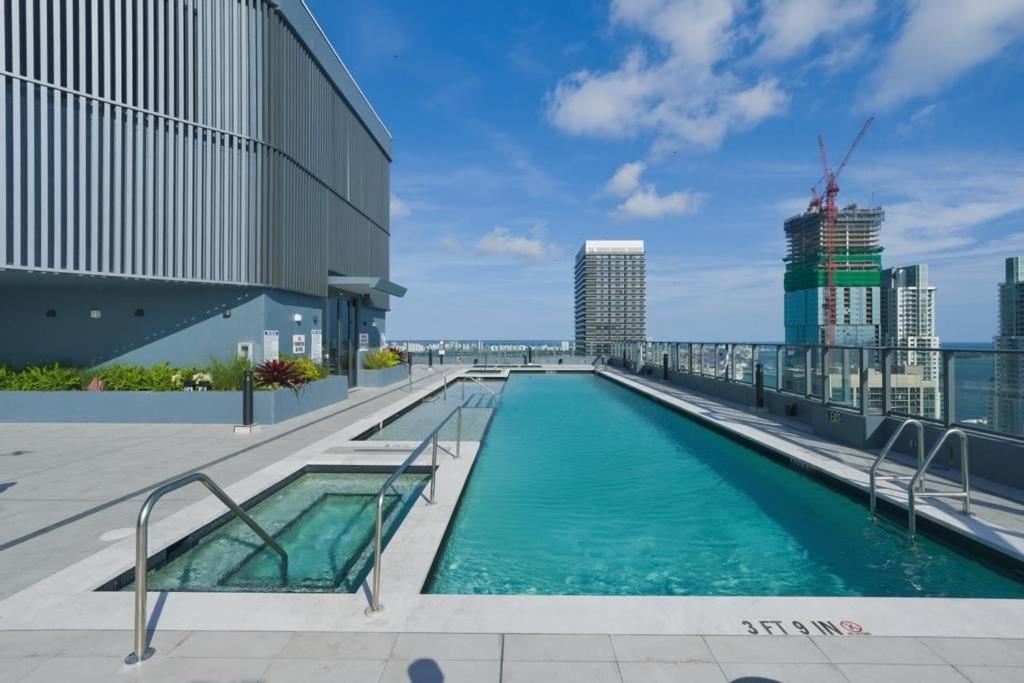 New Luxury Studio Downtown Miami Prime Location - 4