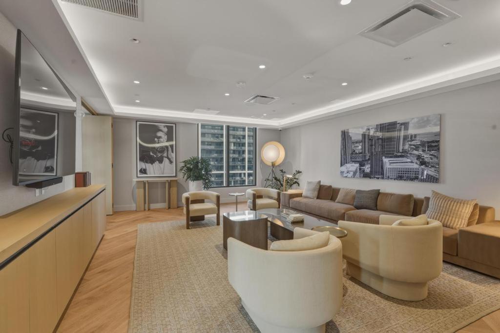 New Luxury Studio Downtown Miami Prime Location - 3