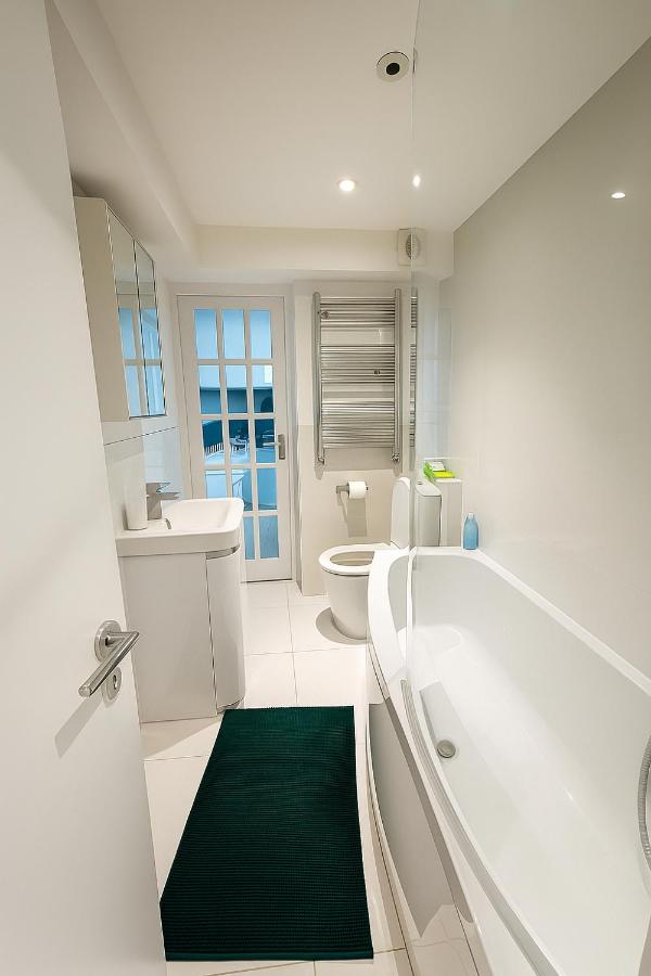 6 Bedrooms Entire House in King's Cross - 3