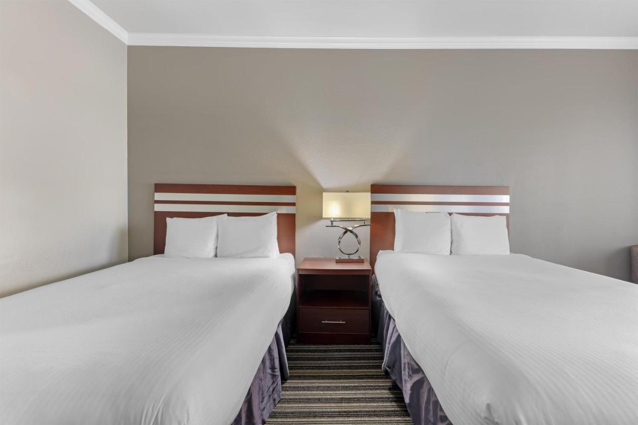 Best Western Plus Austin Airport Inn & Suites - 3