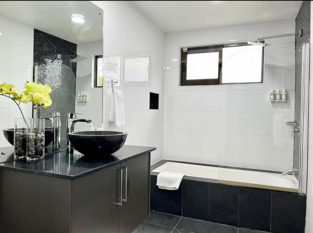 Lomalagi Luxury Apartments 2 Bedroom x 5 Guests - 2