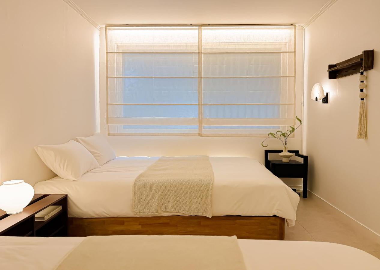 5 min to station, Direct Bus Access, 3BR, 4Beds, 2Beths, Entire 1st Floor House with Private Yard, Free Luggage Storage - 2