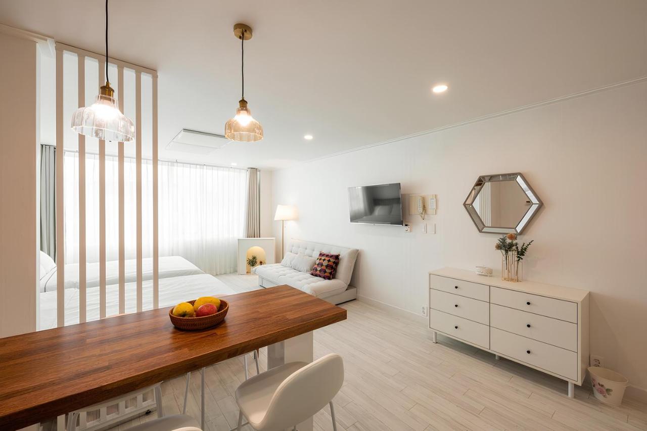 0 Min to Subway, Hongdae Main Street - 3