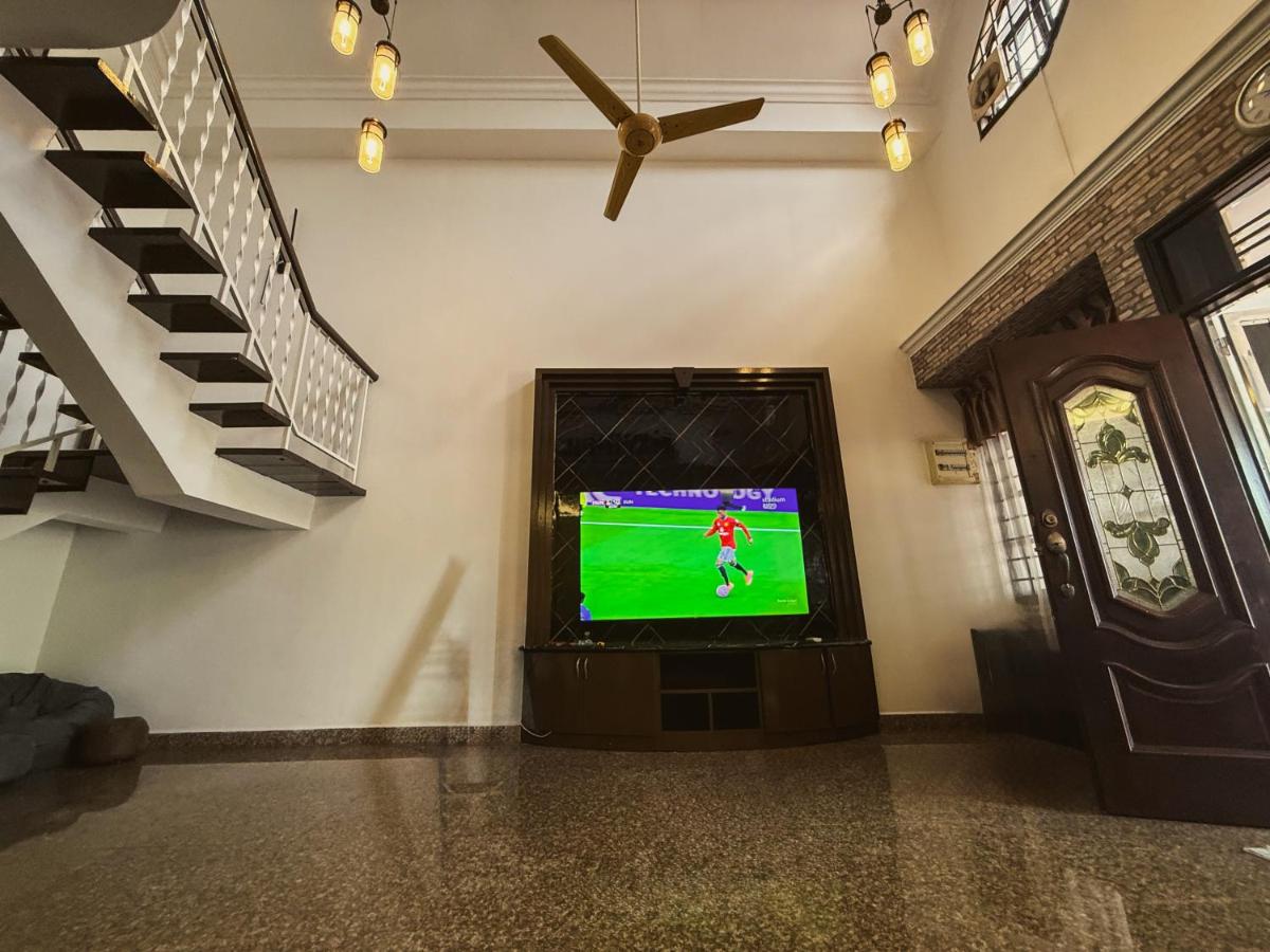 Near Southkey, Easy CIQ Access,Game Floor,JB House - 5