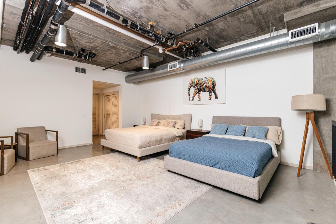 Fabulous and Spacious 2 level LOFT with Pool GyM Parking - 2