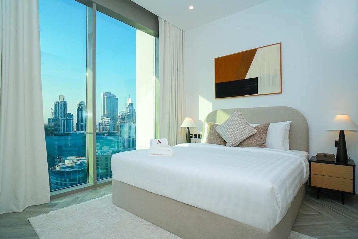 Luxury 1BR Burj Khalifa and Canal View Heart of Business Bay - 2