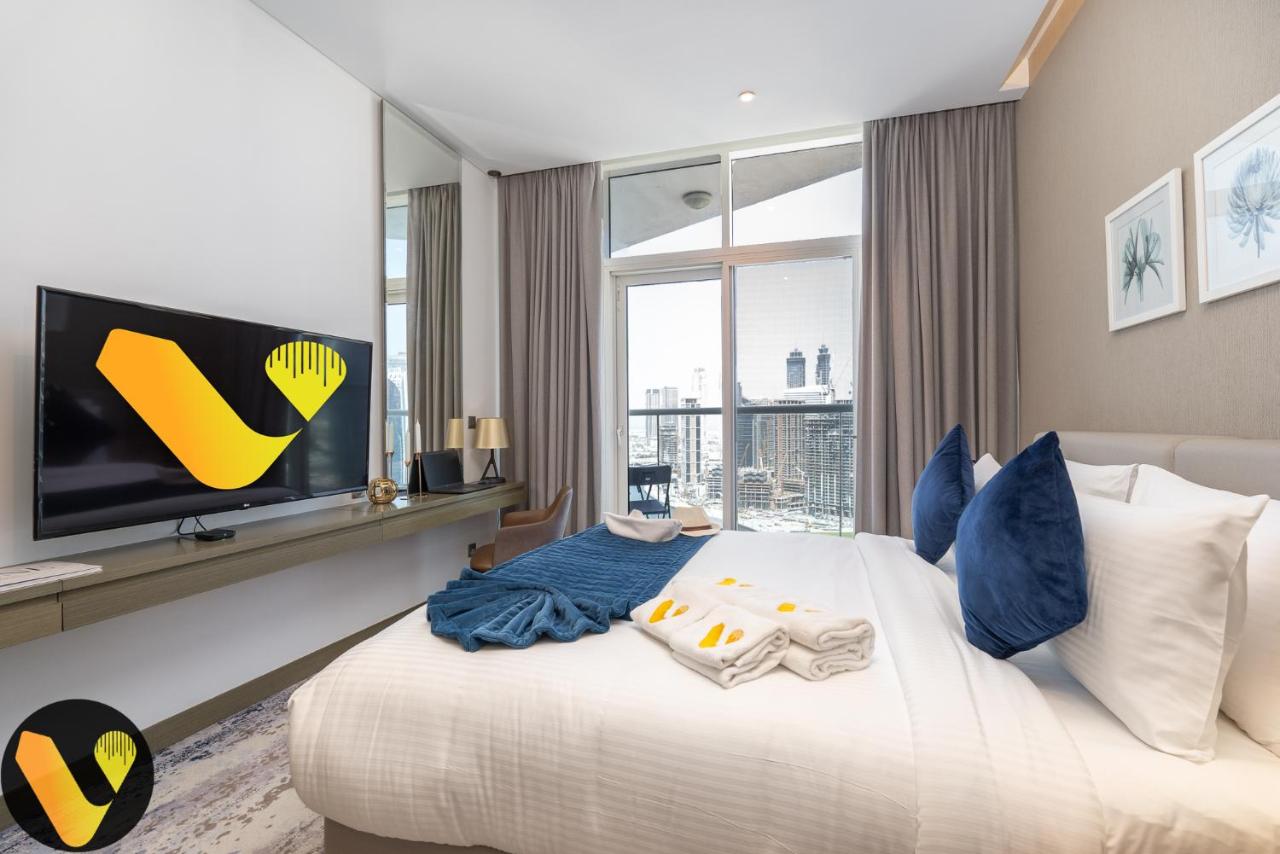 Vogue Vacation Homes, Business Bay Damac Maison Prive near Burj Khalifa and Dubai Mall, Studio Apartment with Balcony, Canal and City View, Access to all amenities - 2
