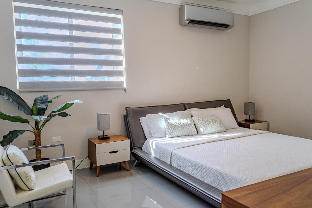 20 South Apts with pool in Kingston - 2