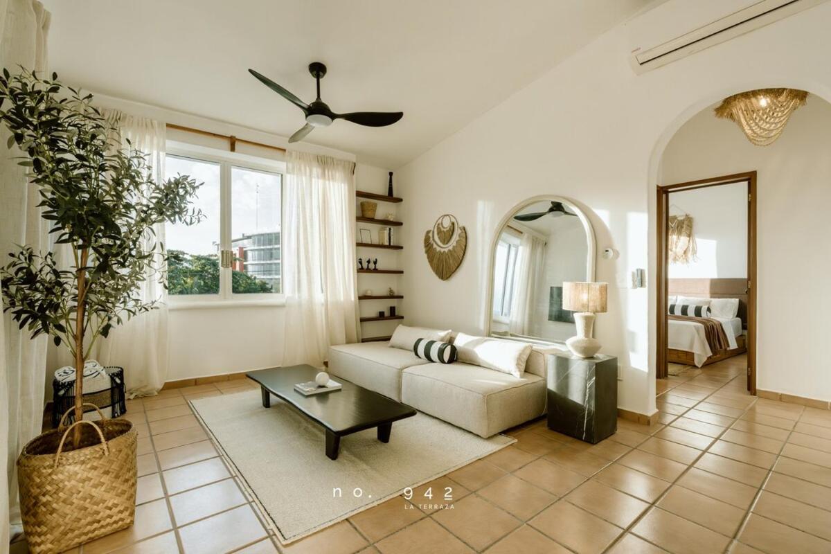 Design 3BR Penthouse with Private Terrace Jacuzzi