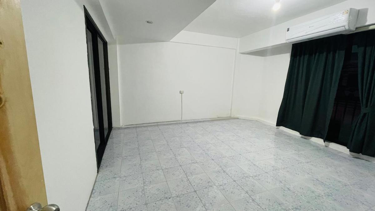 Very budget 1 bedroom for sleep and a lot of space to stay - 4