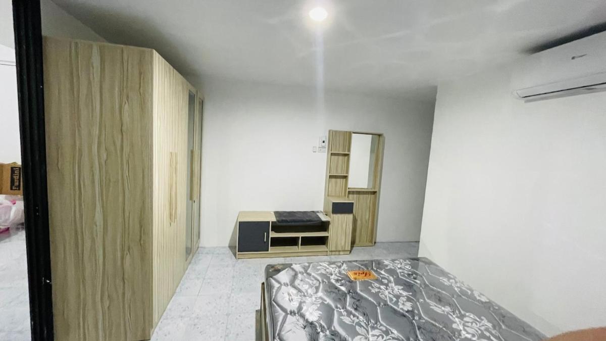 Very budget 1 bedroom for sleep and a lot of space to stay - 5