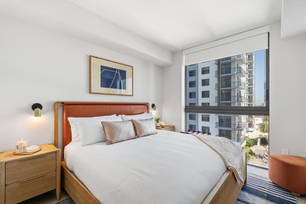 Central Downtown Miami Condo Featuring Rooftop Pool - 2