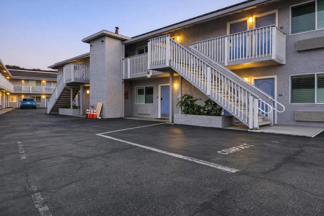 Pacific Inn Monterey — photo 13