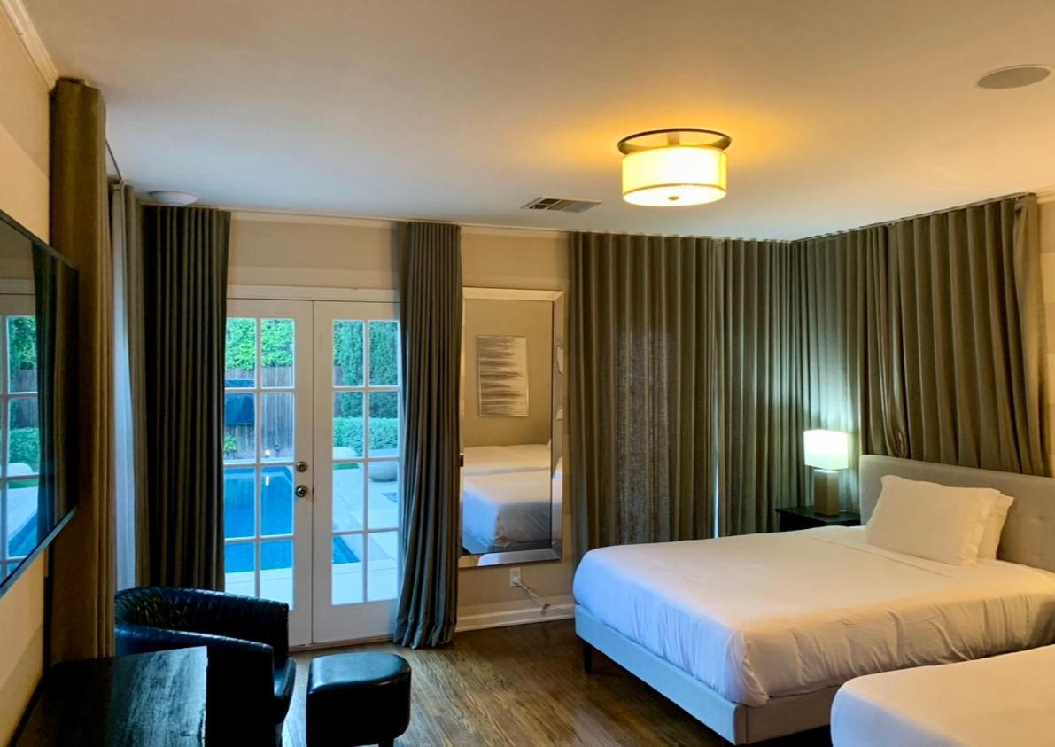 Delux Private Rooms at the Villa with Heated Pool - 2