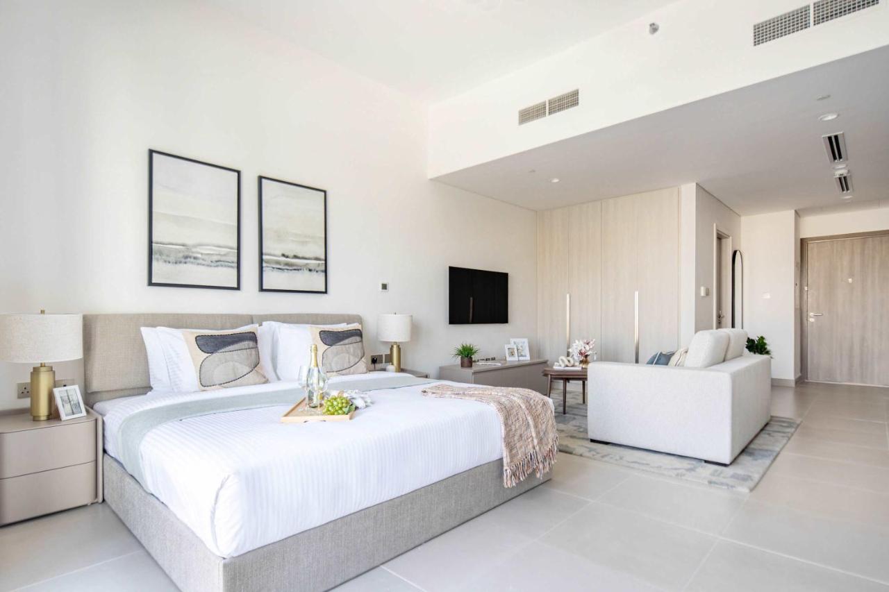 Frank Porter - Albatross Building 3 - 4