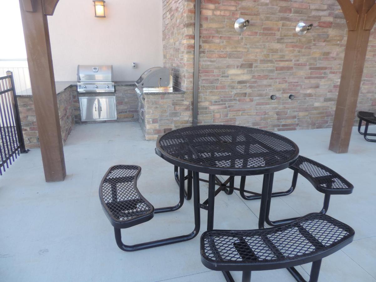 Heartland Inn & Suites — photo 13
