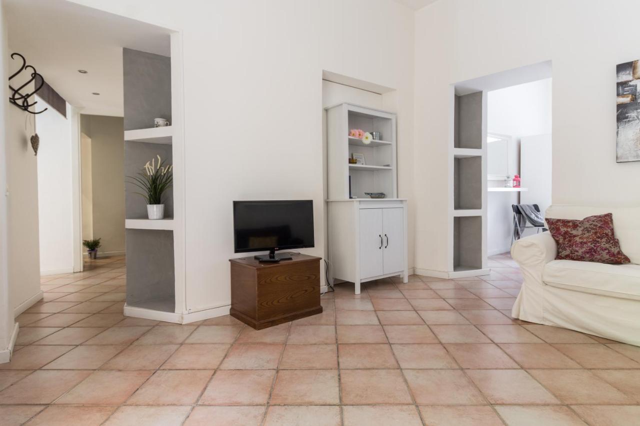 Santonofrio Apartments Silver e White - 5