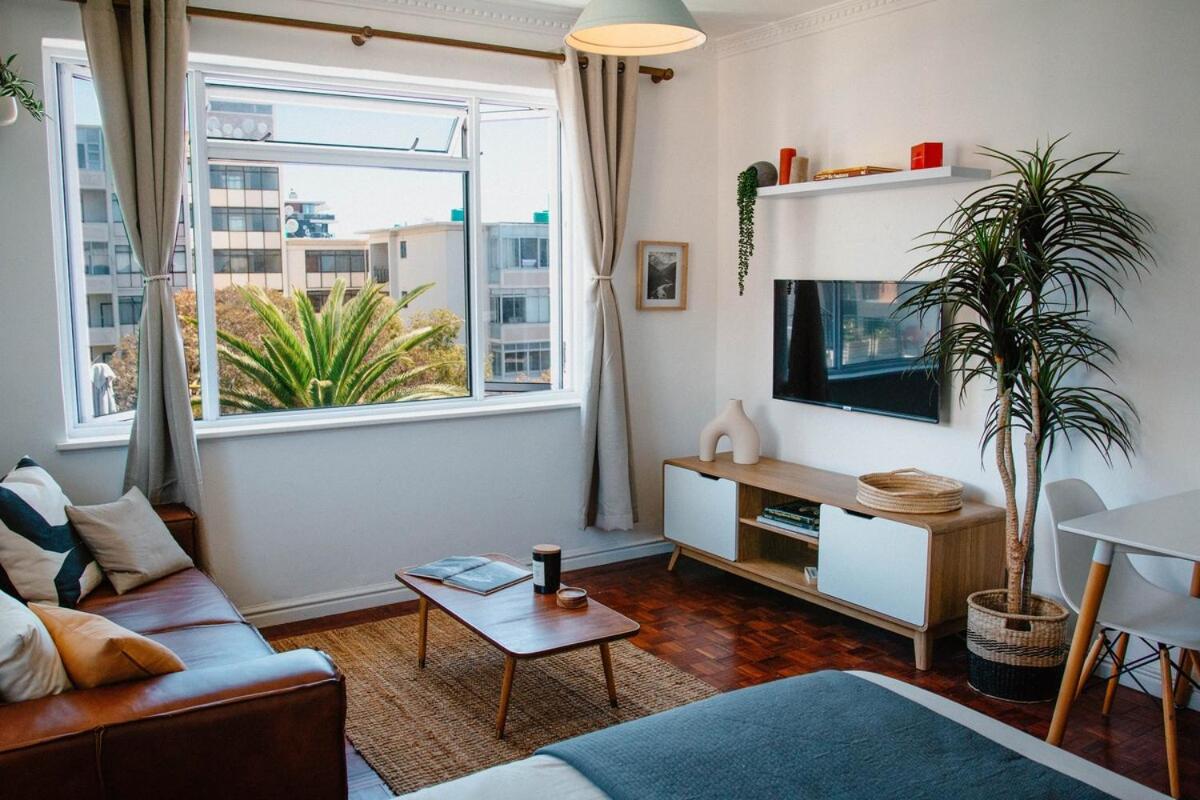 Stylish Sea Point Studio with Lion's Head Views - 5