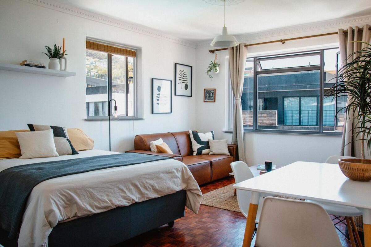 Stylish Sea Point Studio with Lion's Head Views - 2