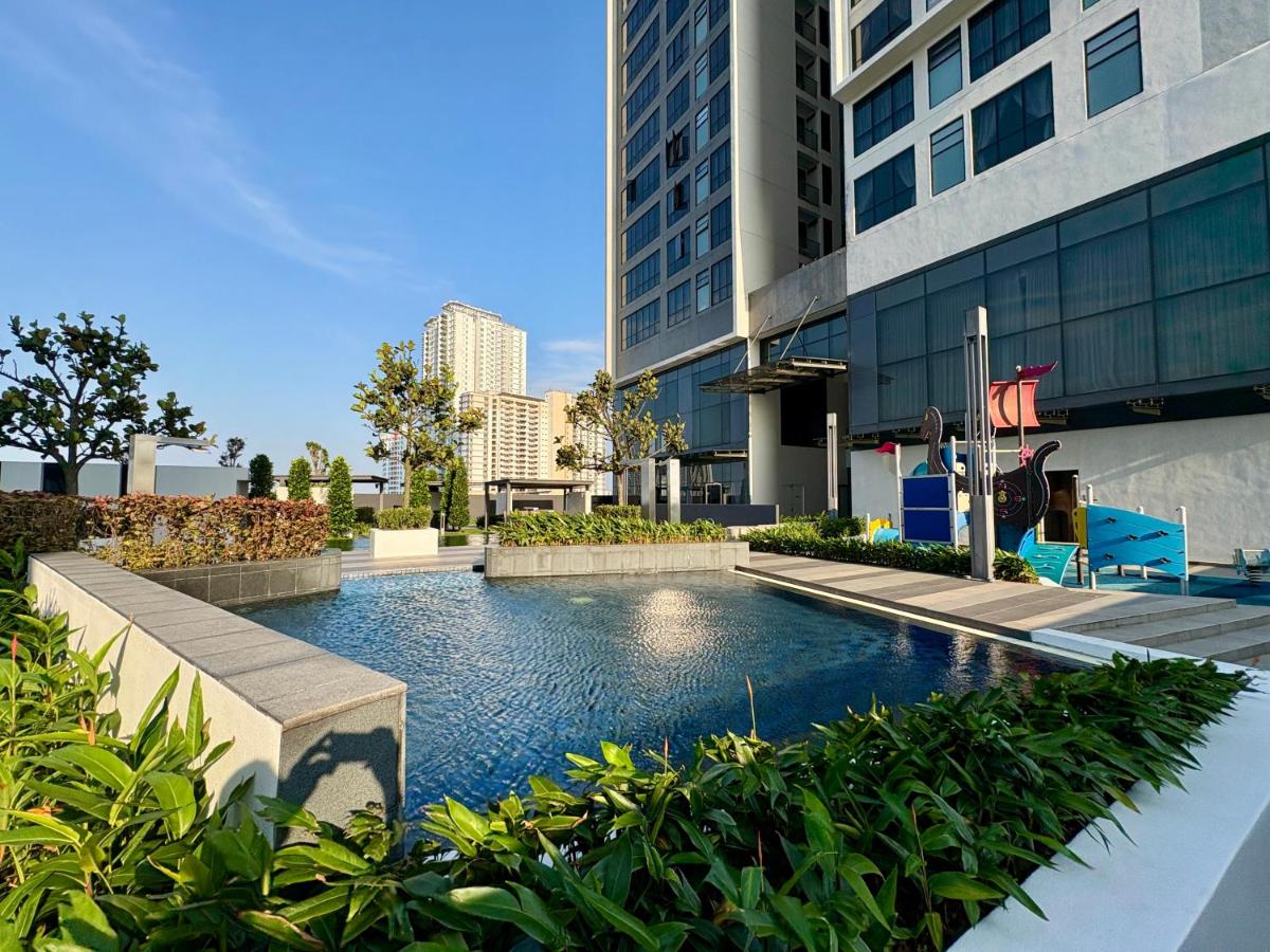 NEW Setia Sky88 Luxury Condo 3KM to JB CIQ with Sunset Pool View 3R2B 7pax - 4