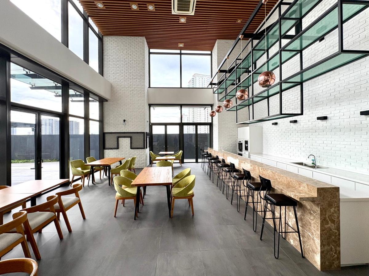 NEW Setia Sky88 Luxury Condo 3KM to JB CIQ with Sunset Pool View 3R2B 7pax - 5