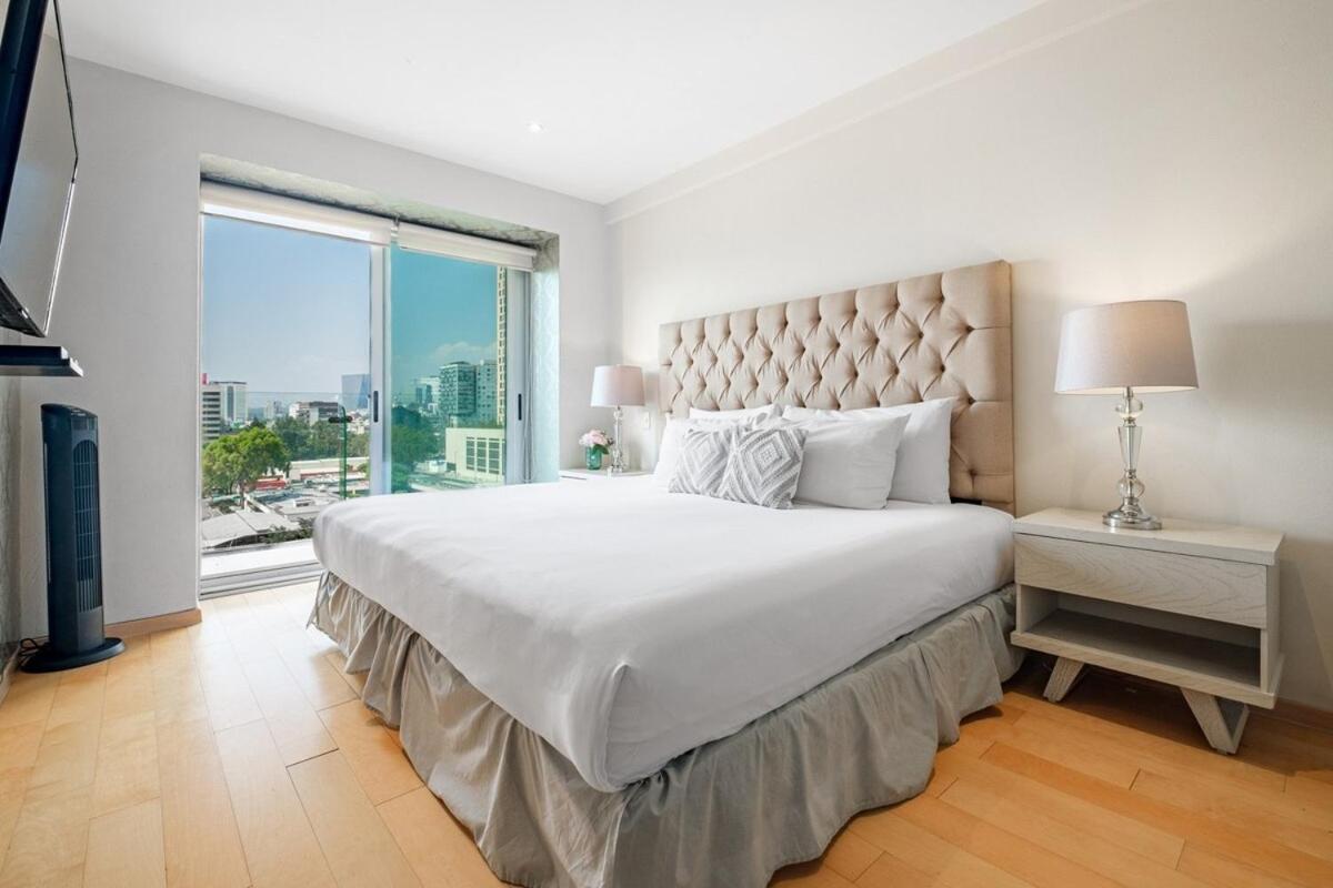 2BR Luxury Stay Mundial 2026 Skyline Views - 4