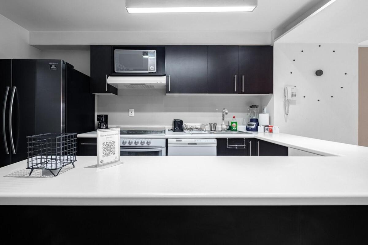 2BR Luxury Stay Mundial 2026 Skyline Views - 3