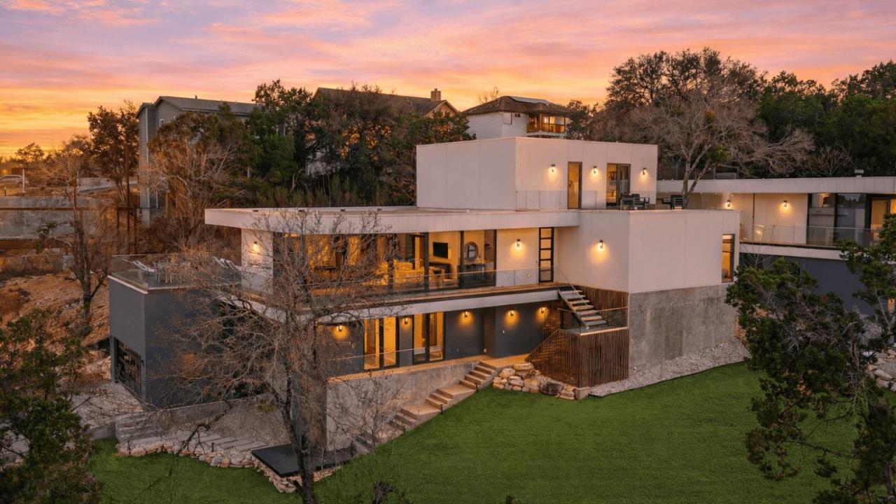 Hunters Estate by AvantStay Design-Forward Hillside Home Private Pool Firepit Close to Lake Travis Downtown Austin