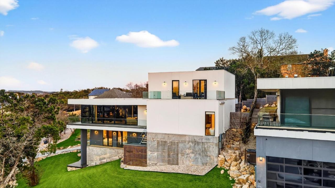 Hunters Estate by AvantStay Design-Forward Hillside Home Private Pool Firepit Close to Lake Travis Downtown Austin - 4