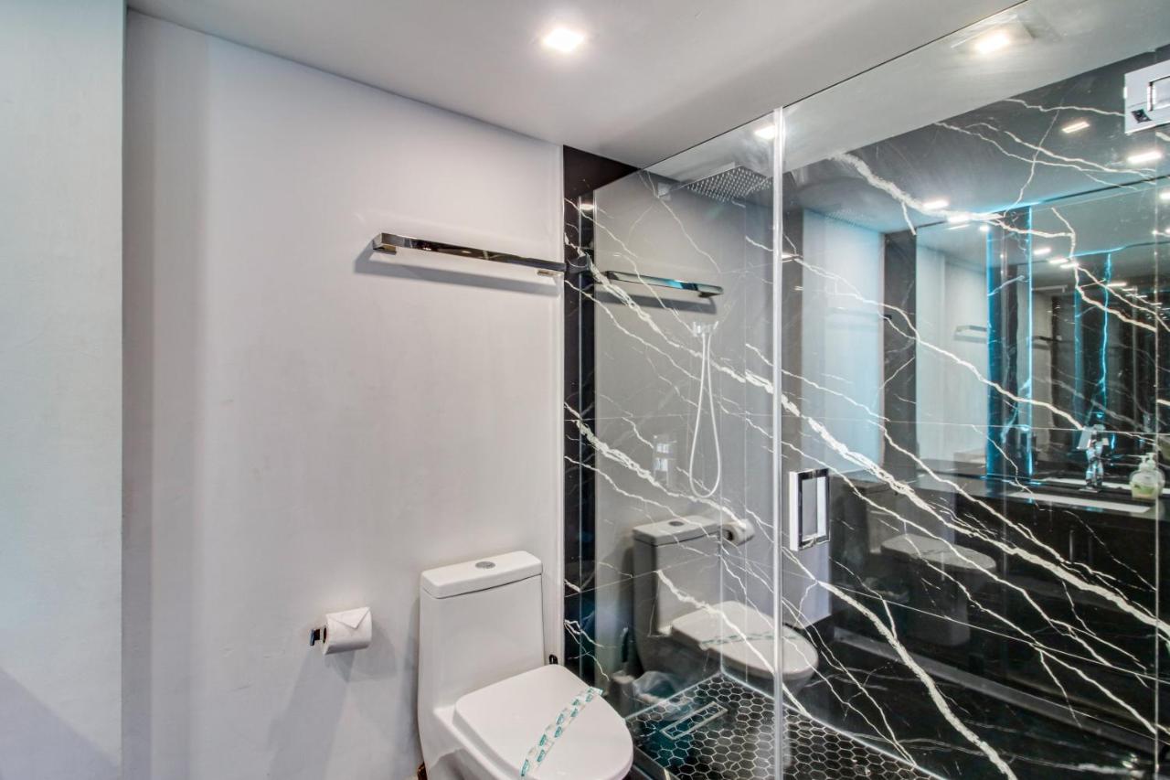 Luxe Miami Vice Condo! Bay Views and Pool Access - 2