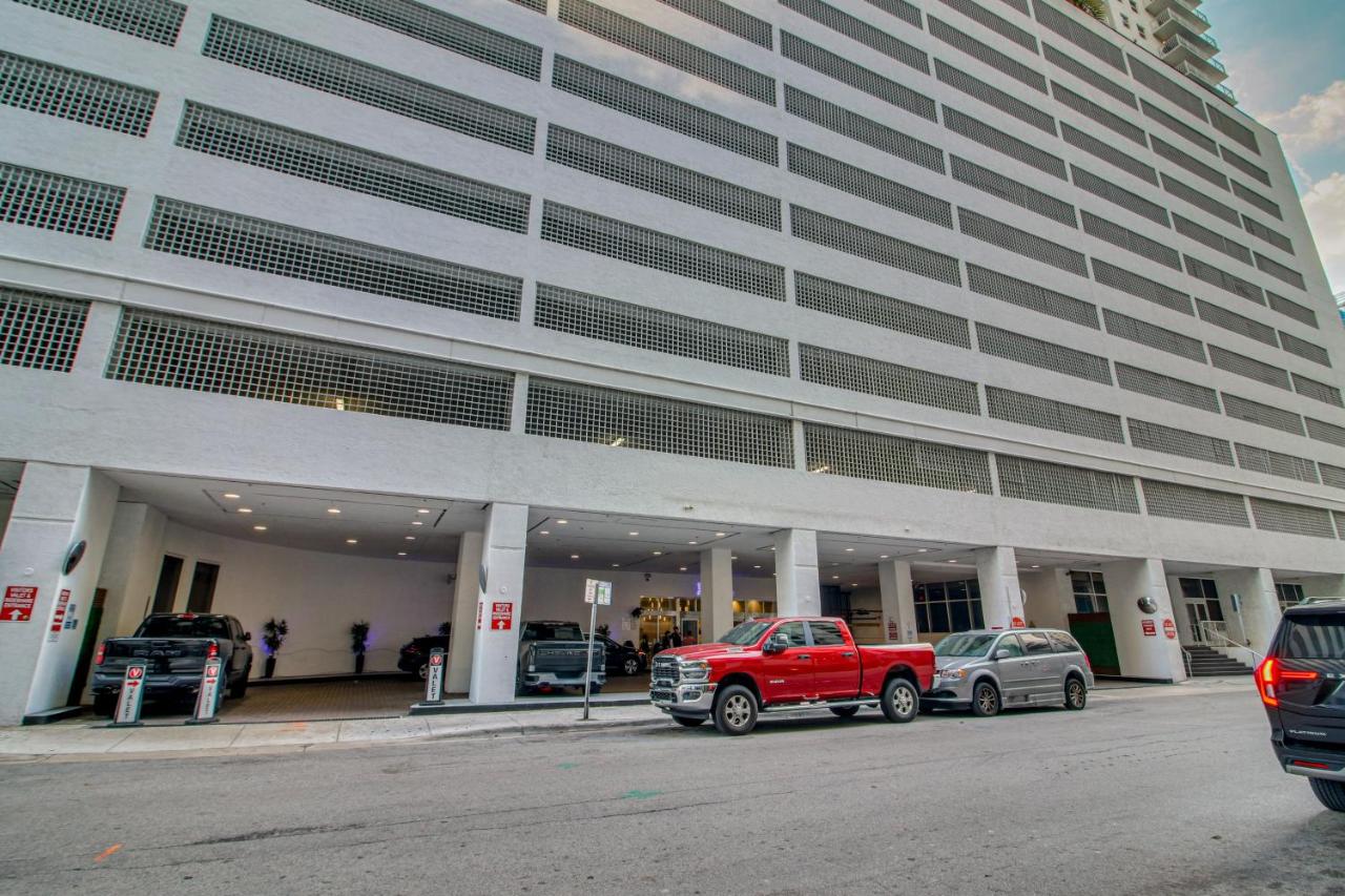 Luxe Miami Vice Condo! Bay Views and Pool Access - 4