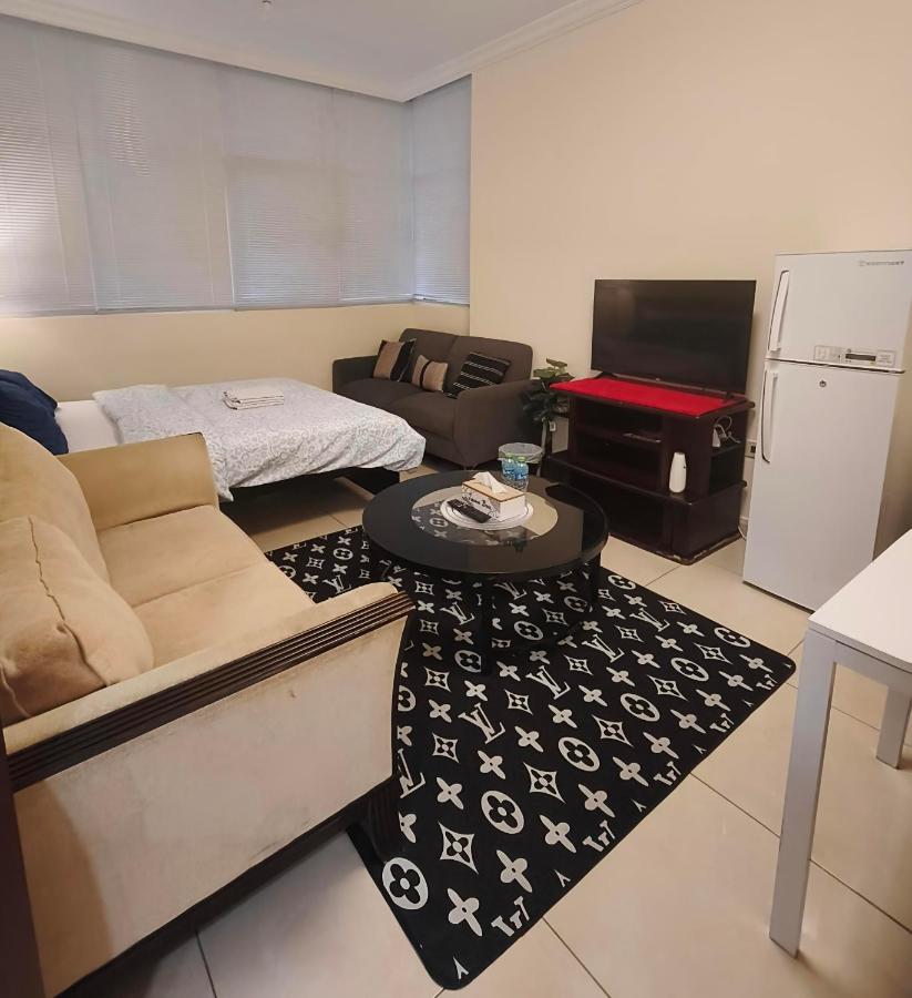 BB Homes - Hall Room