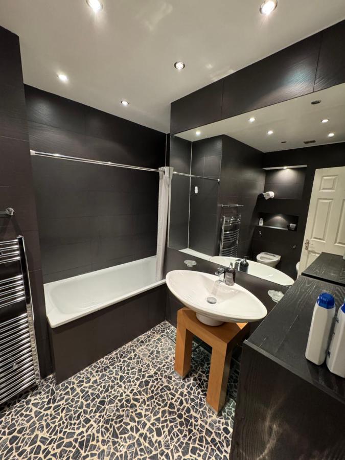 Central London Apartment Steps from Hyde Park - 3