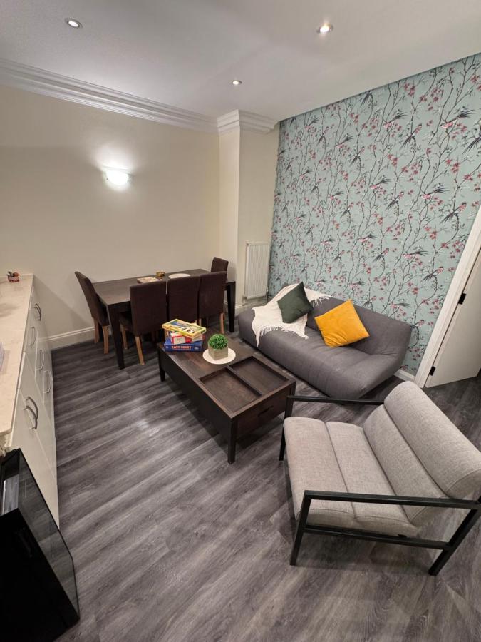 Central London Apartment Steps from Hyde Park