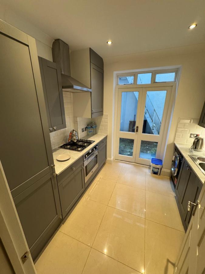 Central London Apartment Steps from Hyde Park - 4