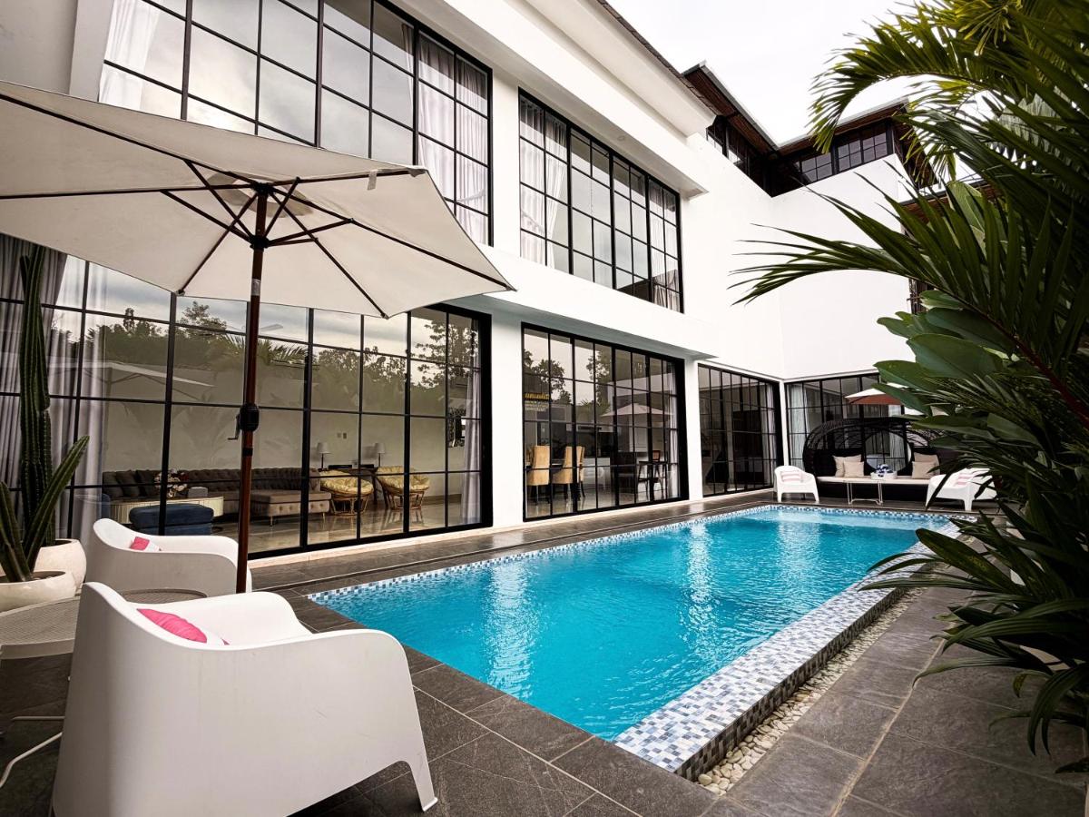 The W House, Luxury Villa 5 minutes from the beach