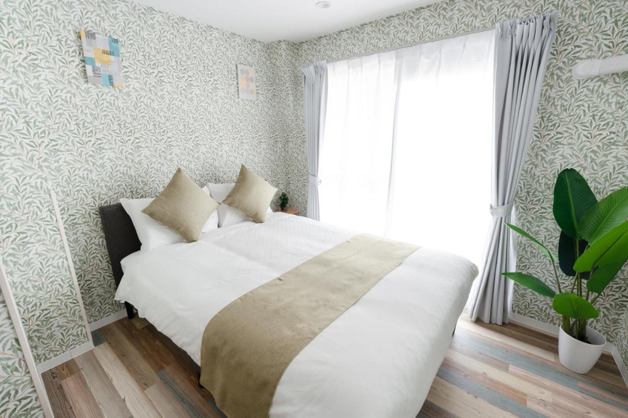 BM82 Elizabeth Garden 3