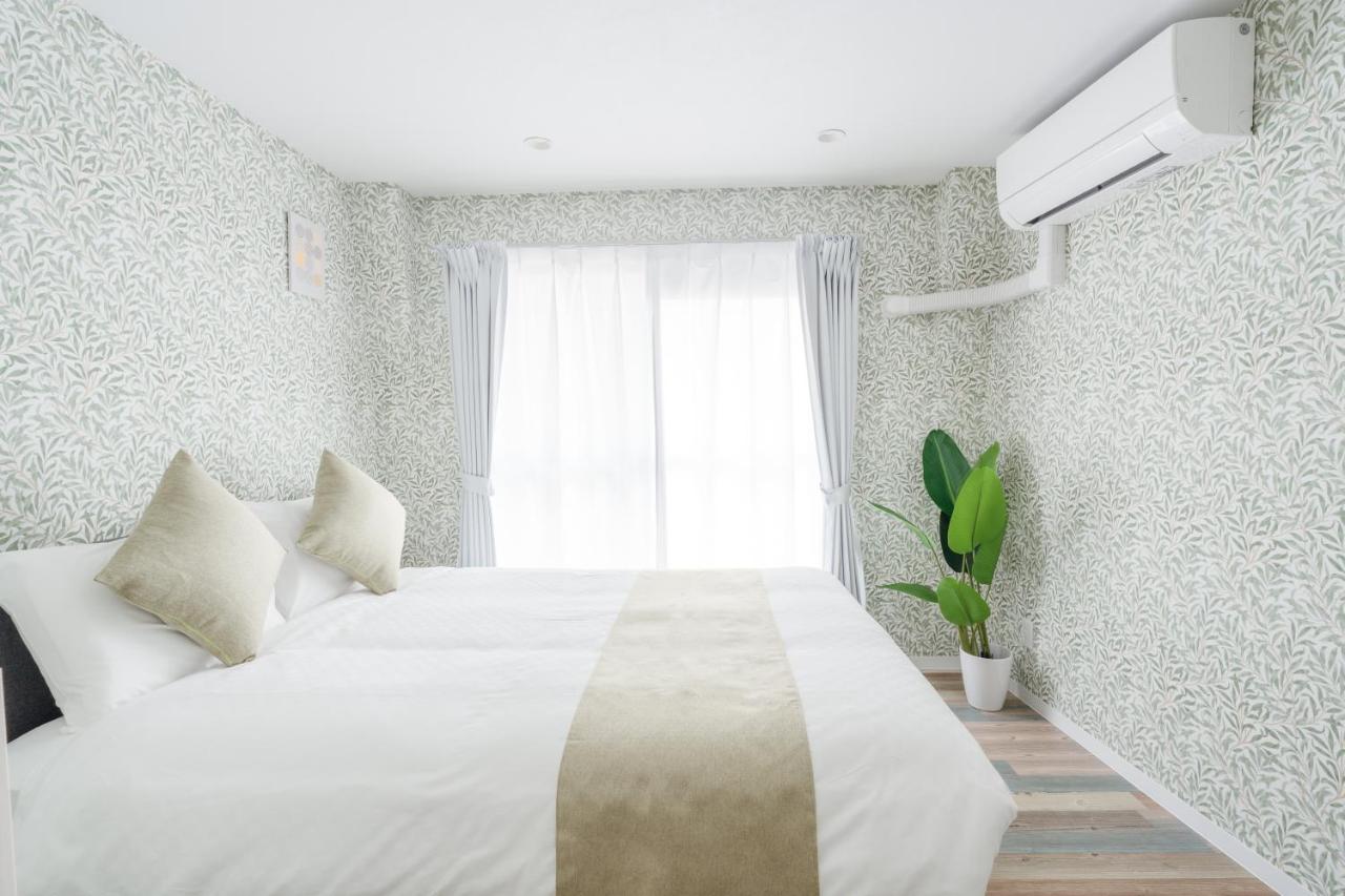 BM82 Elizabeth Garden 3 - 4