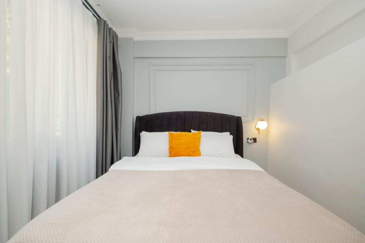 Two-Bedroom Bosphorus View Family Suite in Managed Aparthotel - Balcony - 2