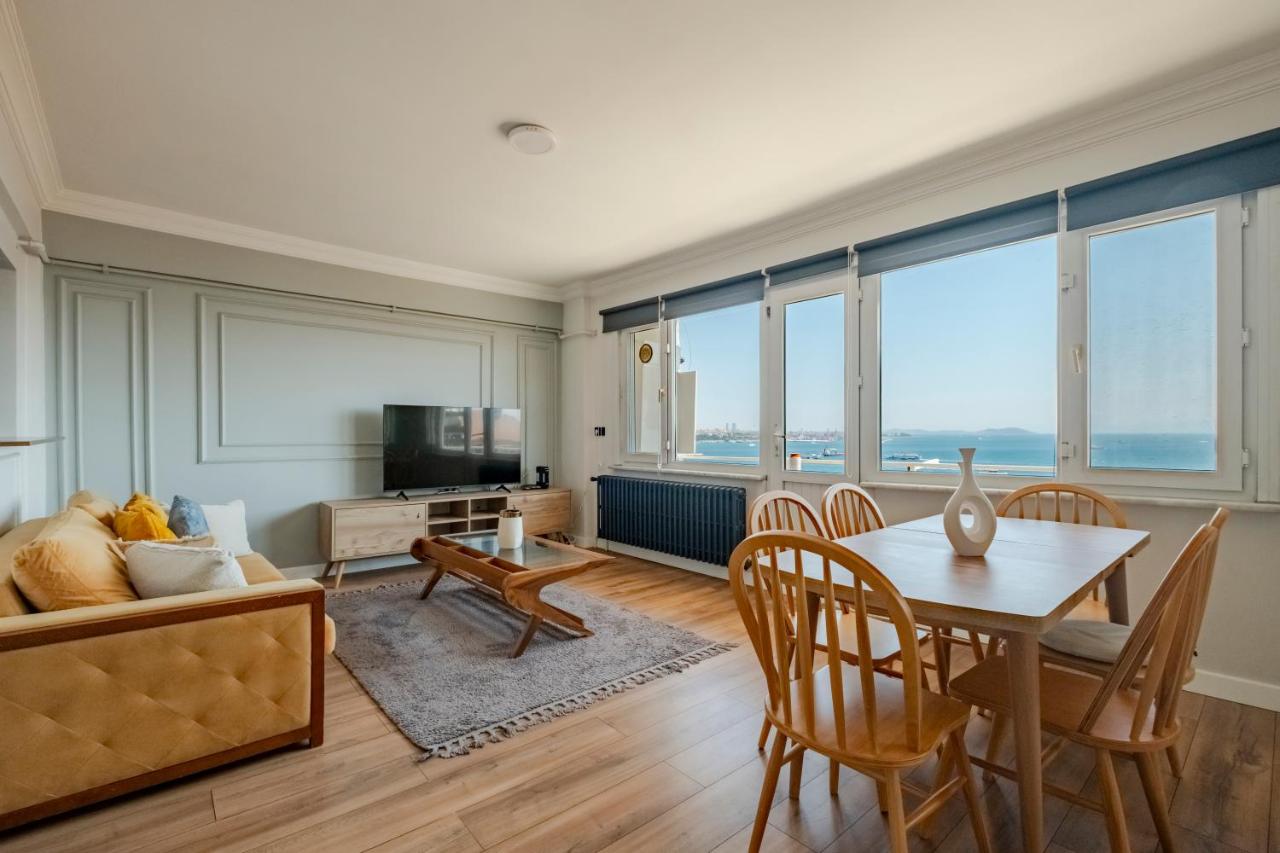 Two-Bedroom Bosphorus View Family Suite in Managed Aparthotel - Balcony - 5