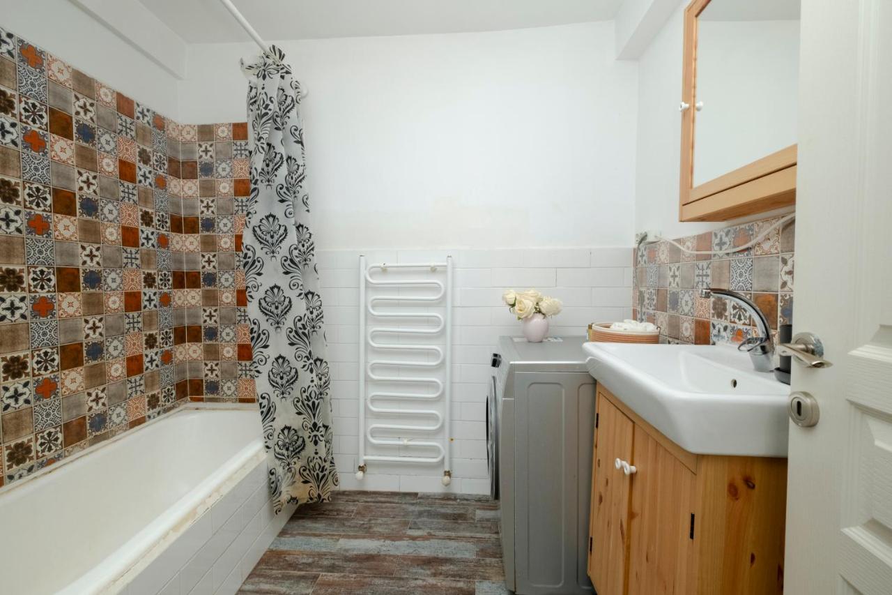 Two-Bedroom Bosphorus View Family Suite in Managed Aparthotel - Balcony - 3