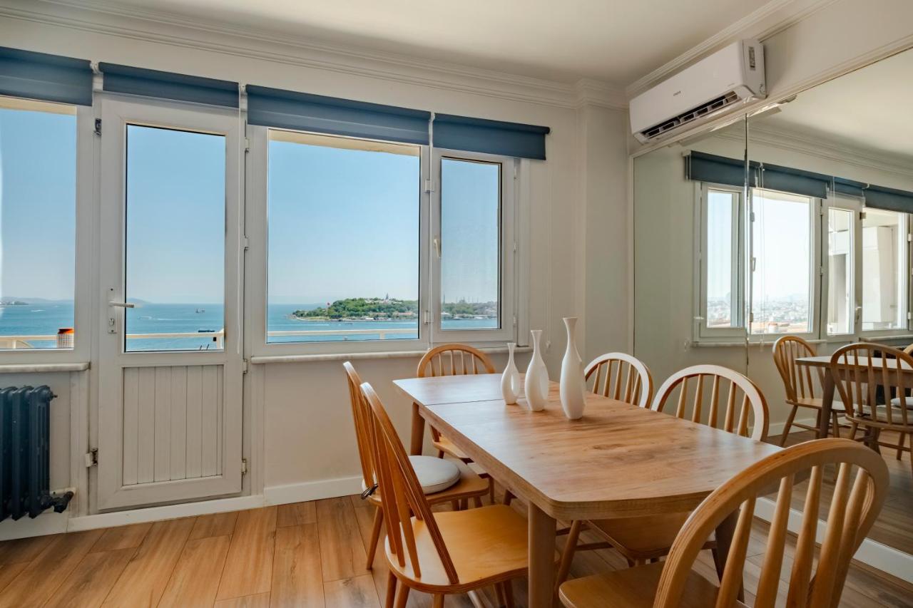 Two-Bedroom Bosphorus View Family Suite in Managed Aparthotel - Balcony - 4