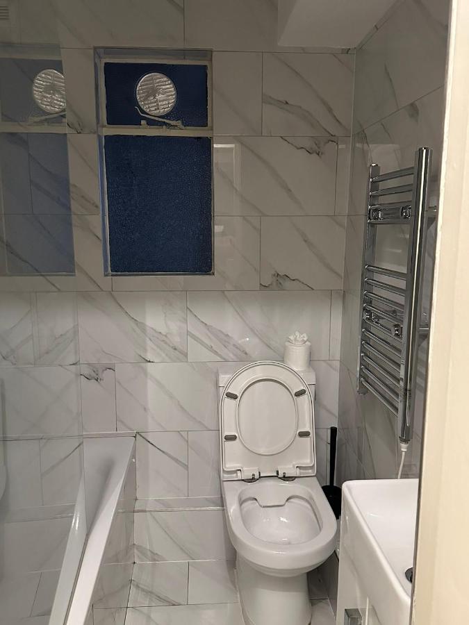 Flat E, Monmouth Road, London, W2 - 3